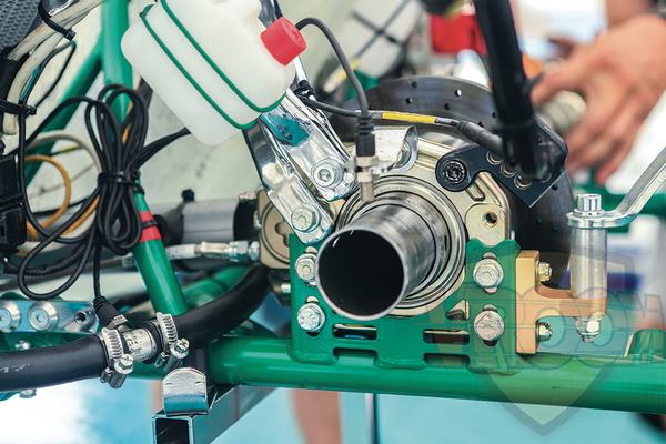 Эффект «трубы»: Как на самом деле работает задняя ось?